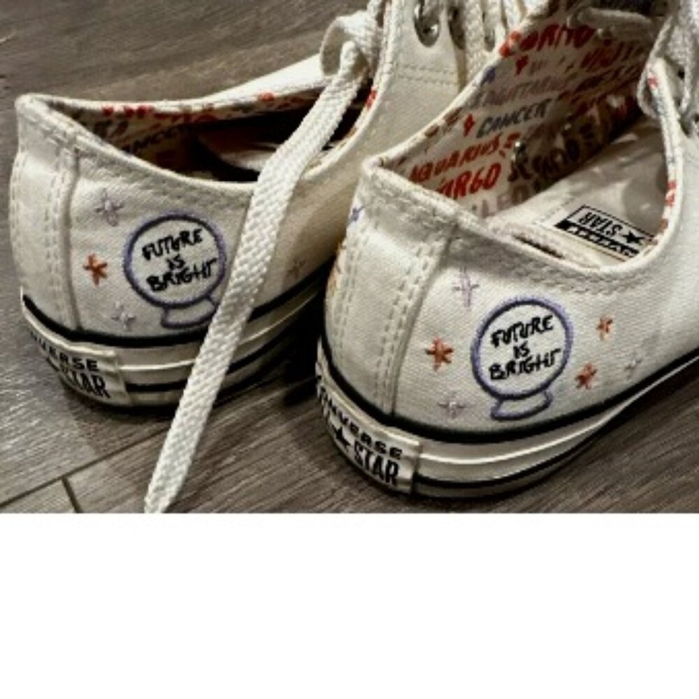 EUC CTAS Converse Classic (8) 8572426F Mystic World Colorway Egret/Egret/Multi